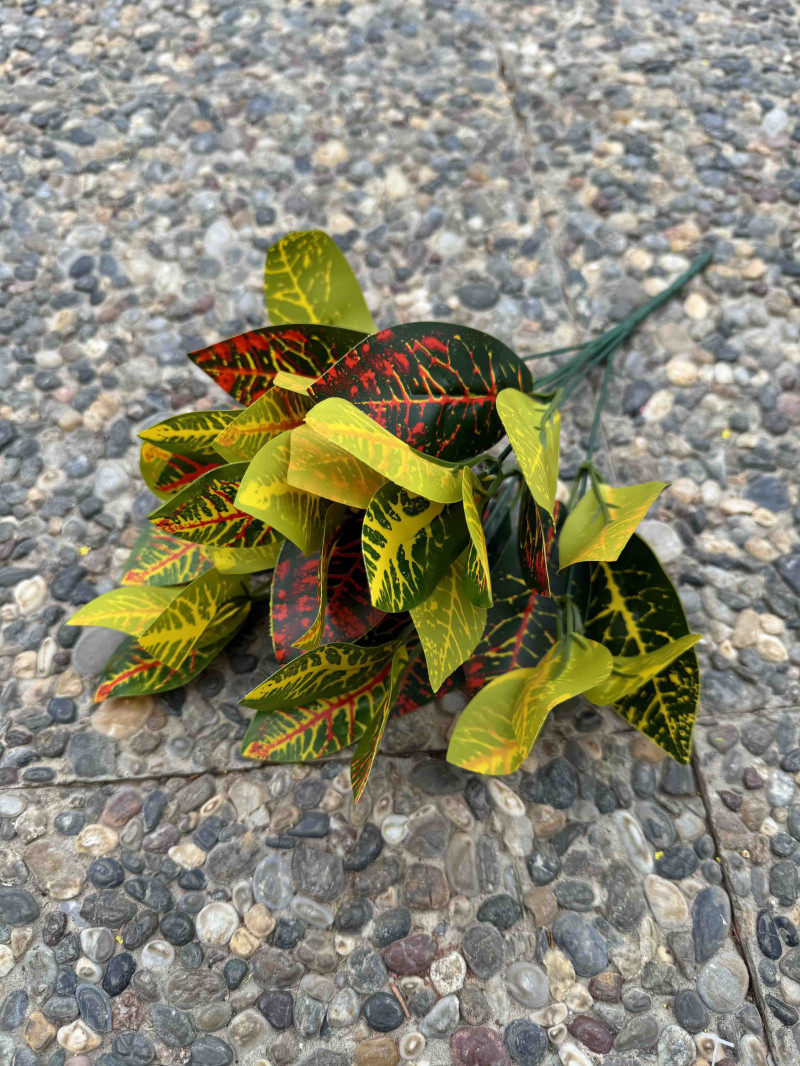 YNC-121 Kraton Yapay Bitki – 35 cm